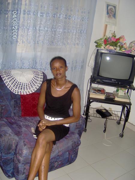 ma grande soeur astou trop belle attention les gars elle est mariée